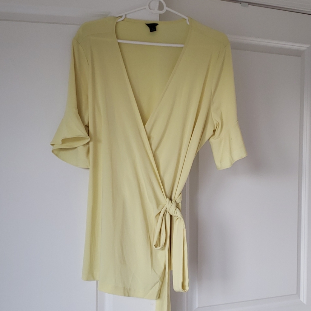 Short fluted slleeve side tie wrap top